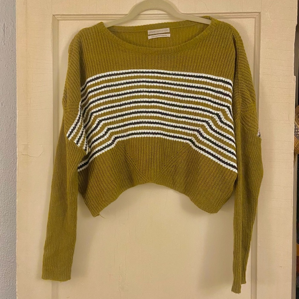 Urban Outfitters cropped Green Sweater xs
